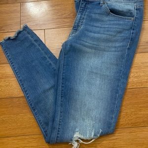 Kan Can Women's Mid Rise Fray Ankle Skinny